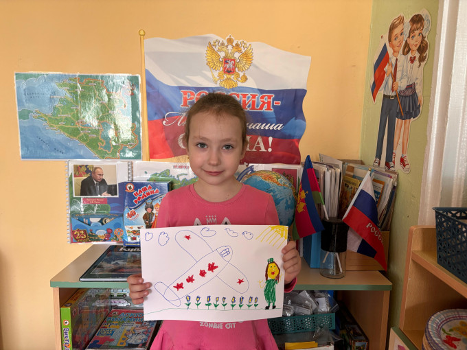 Выставка рисунков "Крымская весна" Выставка рисунков "Крымская весна".