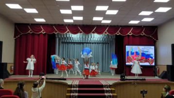 На сцене На сцене.