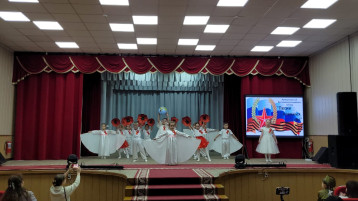 На сцене На сцене.